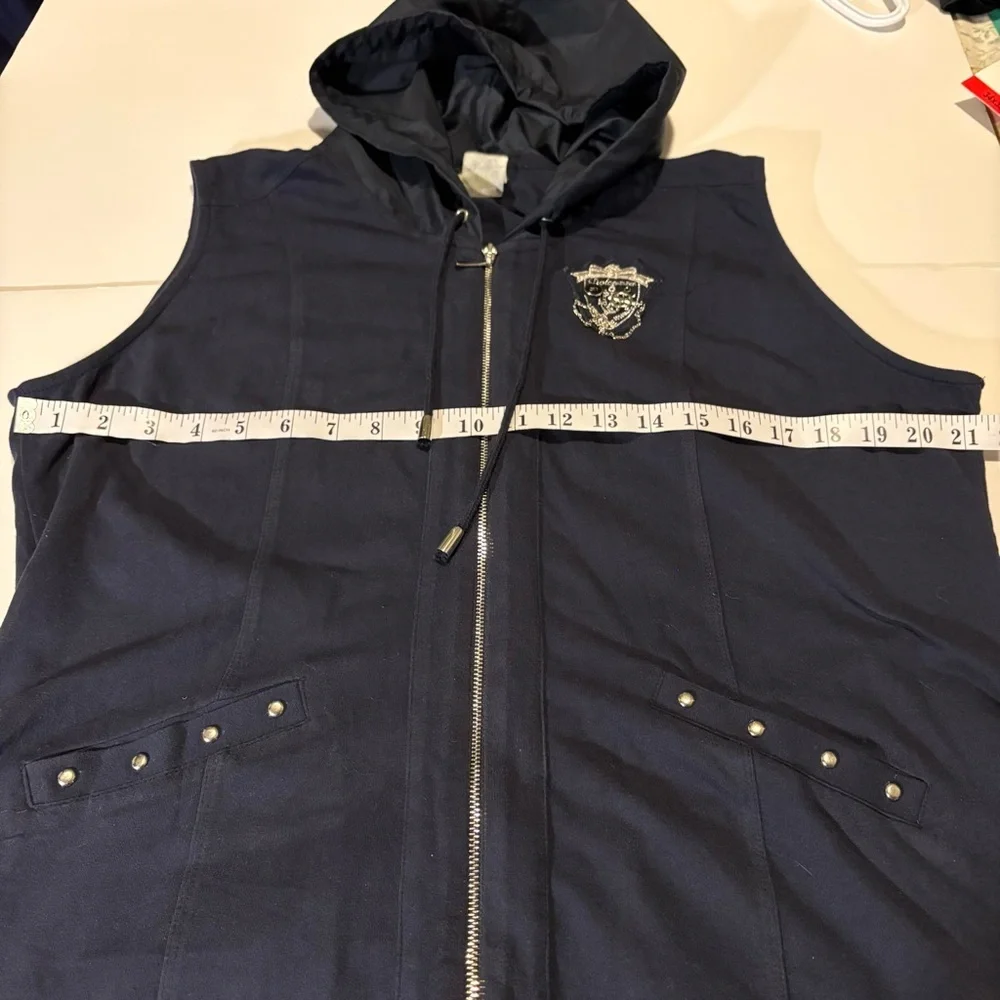 Dolcezza Navy Hooded Vest with anchor and Chain Details, approx Size XL - Picture 7 of 9